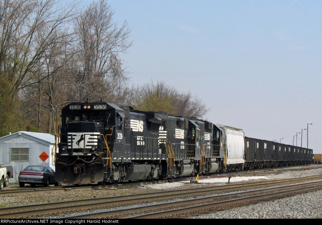 NS 3536 leads a pair of Geeps switching the old yard